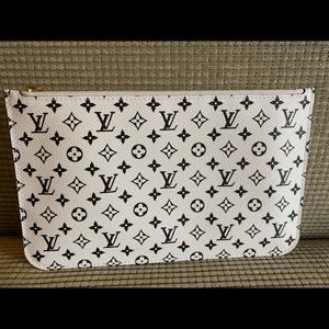 🌸LV Giant Monogram Neverfull Pouch🌸